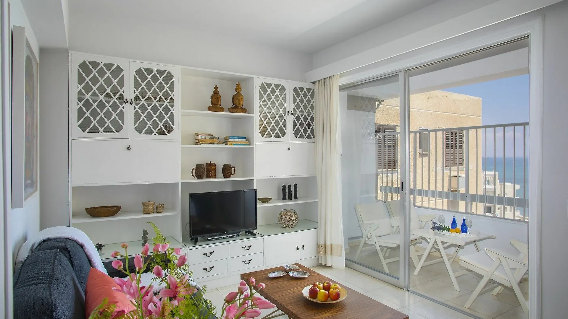 Lamk1 Mackenzie Atalanta Suite - Two Bedroom Apartment, Sleeps 4 Larnaca